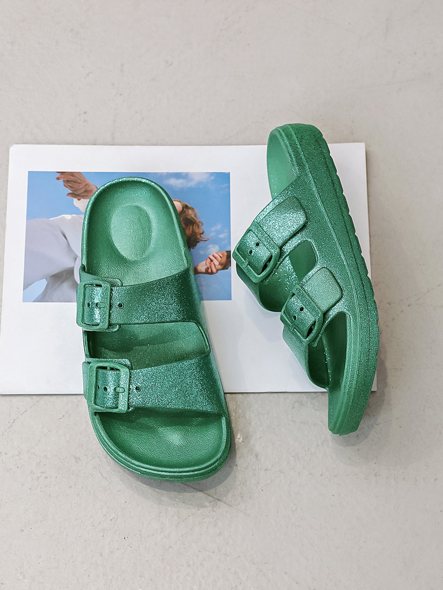 Sandales en gomme pailletée