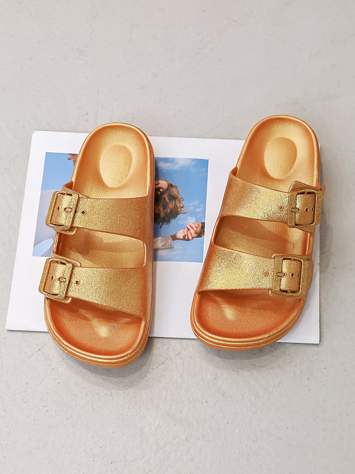 Sandales en gomme pailletée