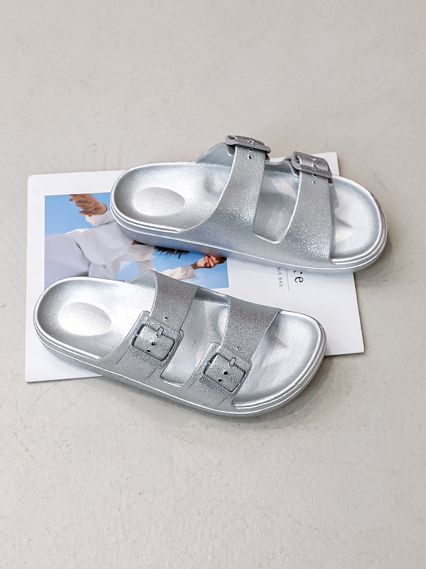 Sandales en gomme pailletée