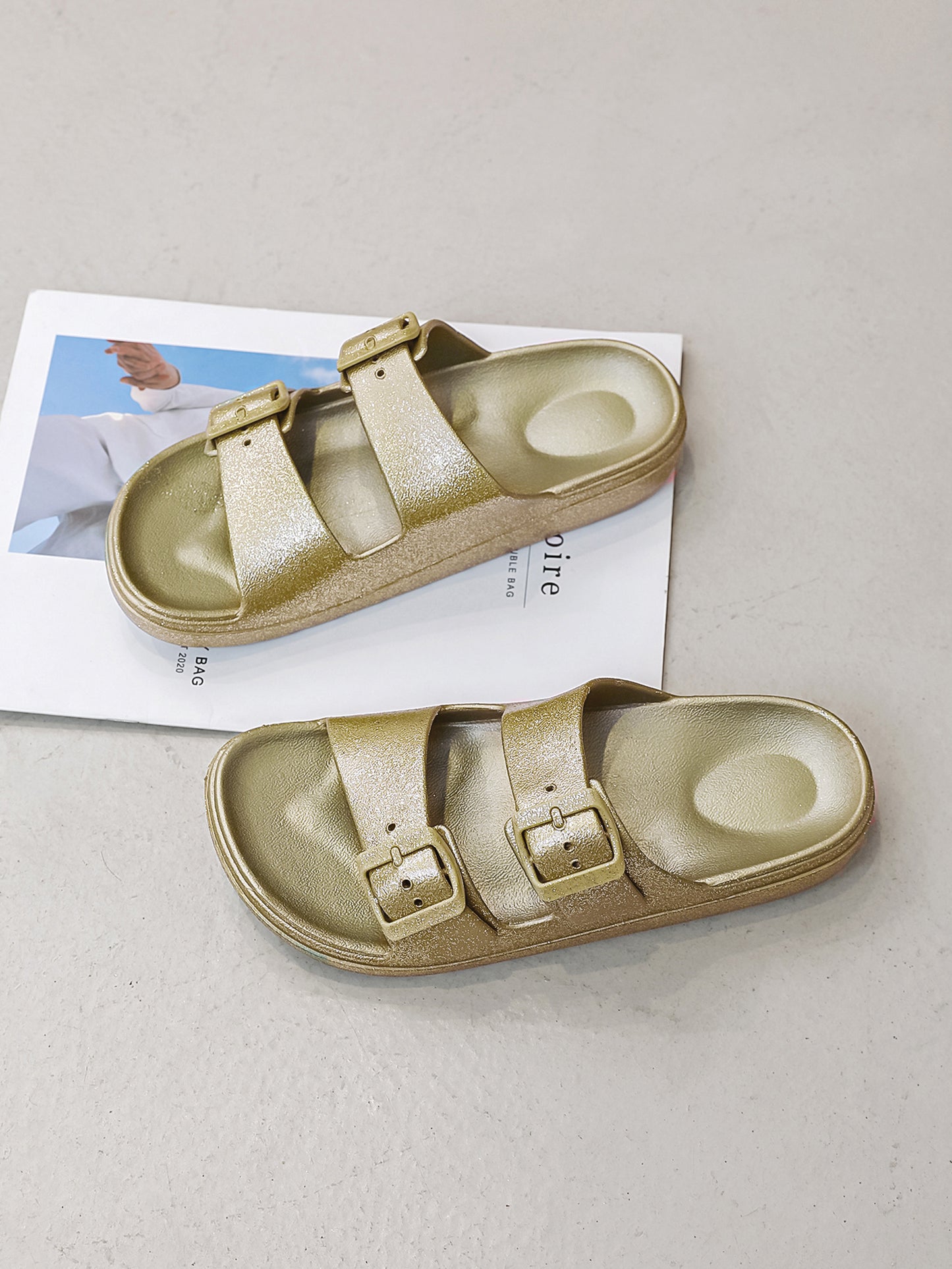 Sandales en gomme pailletée