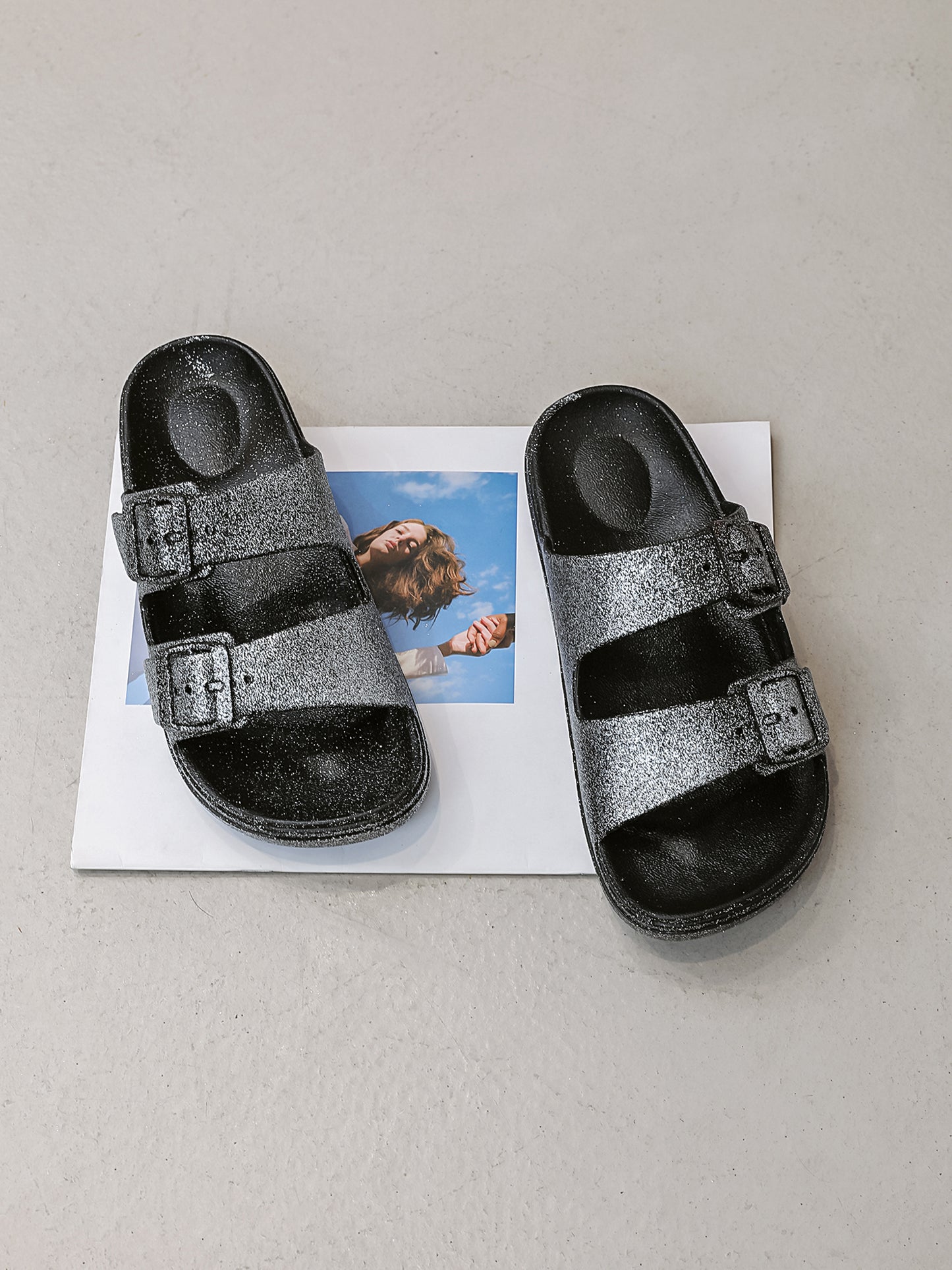 Sandales en gomme pailletée